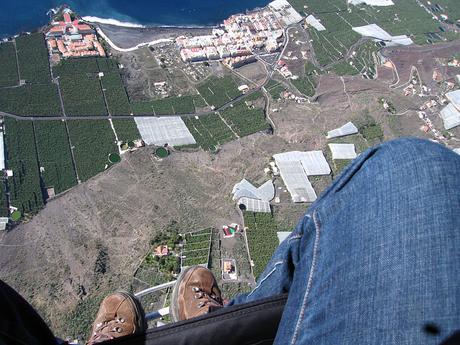Paragliding-Profi Robert Haug über Puerto Naos
